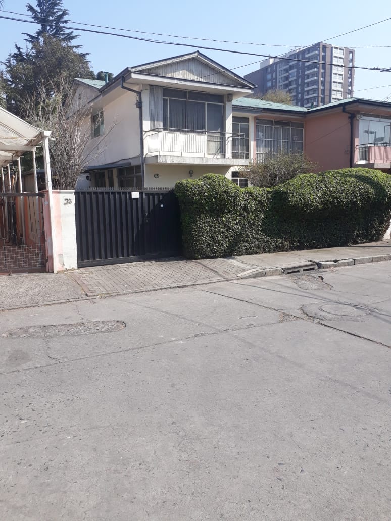 Casa en Venta / Calle Juan Moya Morales 73, Ñuñoa